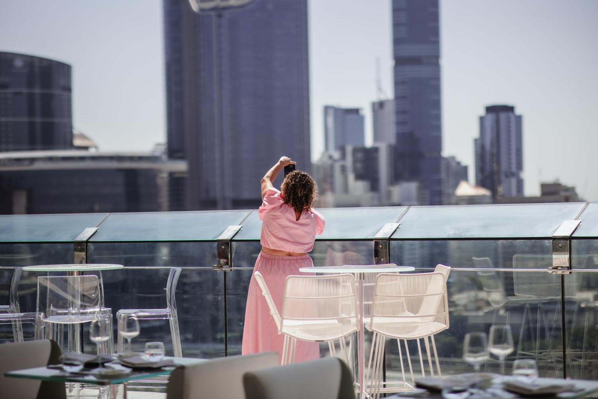 엠포리움 사우스 뱅크 호텔 브리즈번 외부 사진 The view from the rooftop bar