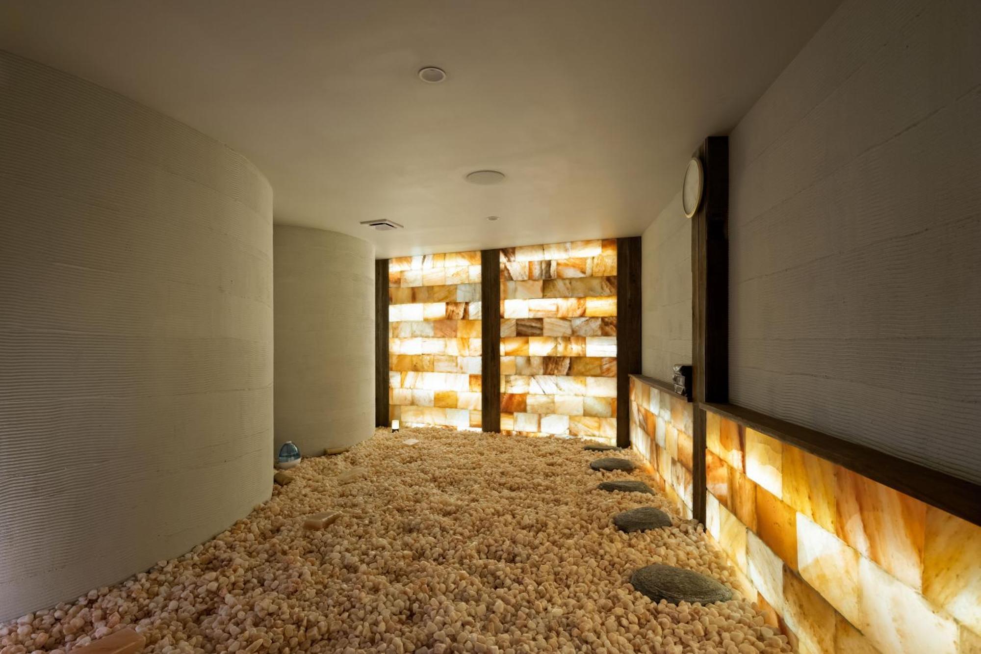 엠포리움 사우스 뱅크 호텔 브리즈번 외부 사진 A salt cave in a spa