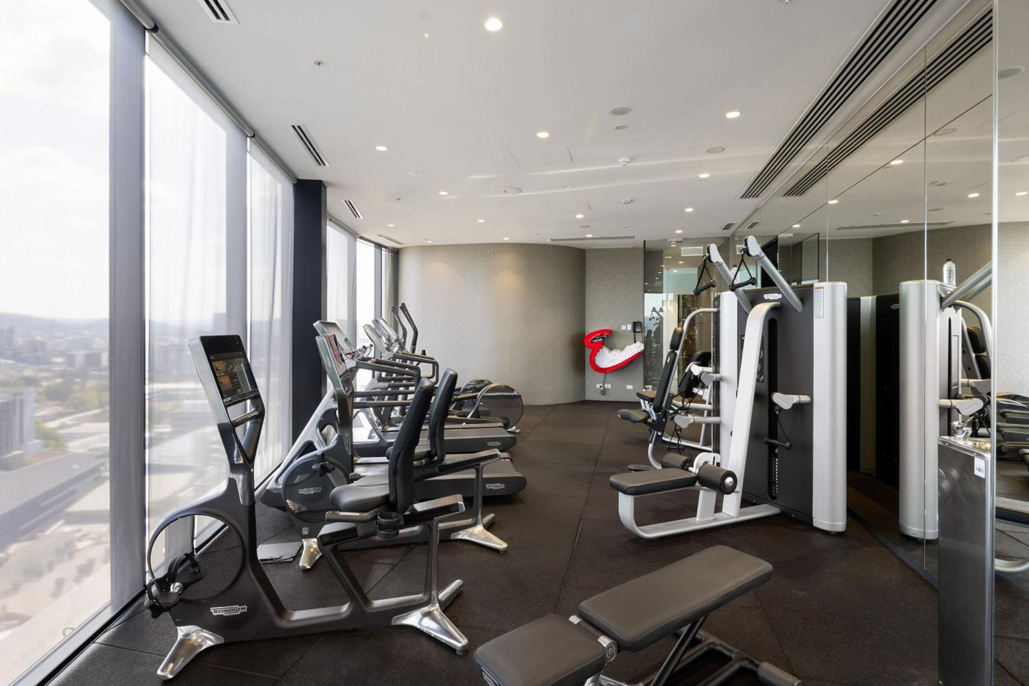 엠포리움 사우스 뱅크 호텔 브리즈번 외부 사진 The gym at the 360° Club