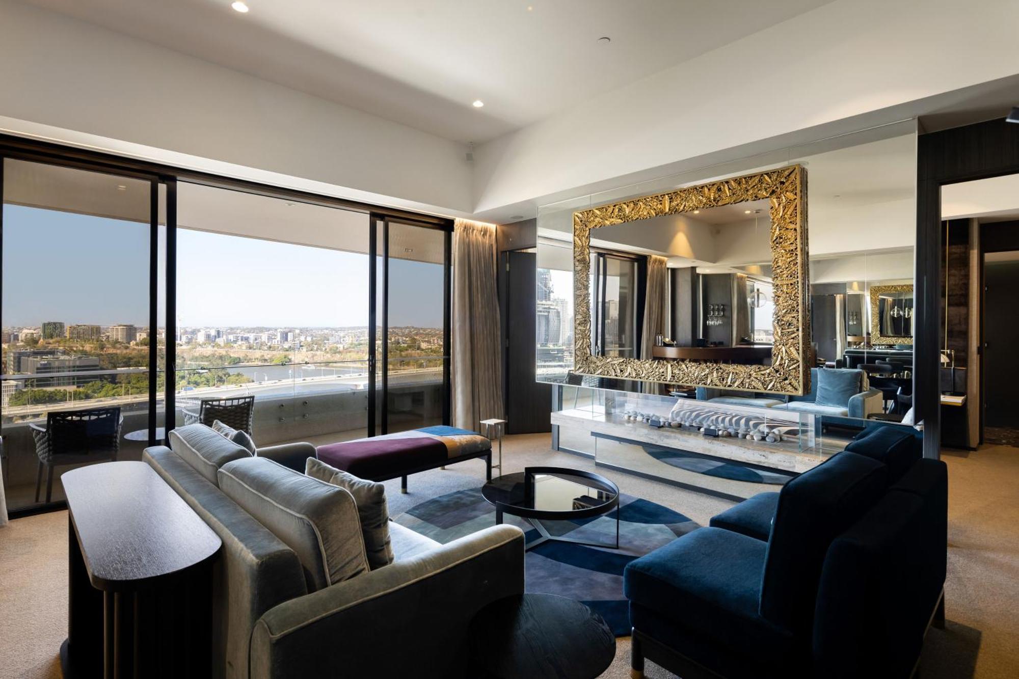 엠포리움 사우스 뱅크 호텔 브리즈번 외부 사진 The living room of a three-bedroom apartment